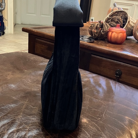 Kate Spade NWOT Black Crushed Velvet Shoulder Bag with satin Bow shoulder strap - Picture 10 of 16